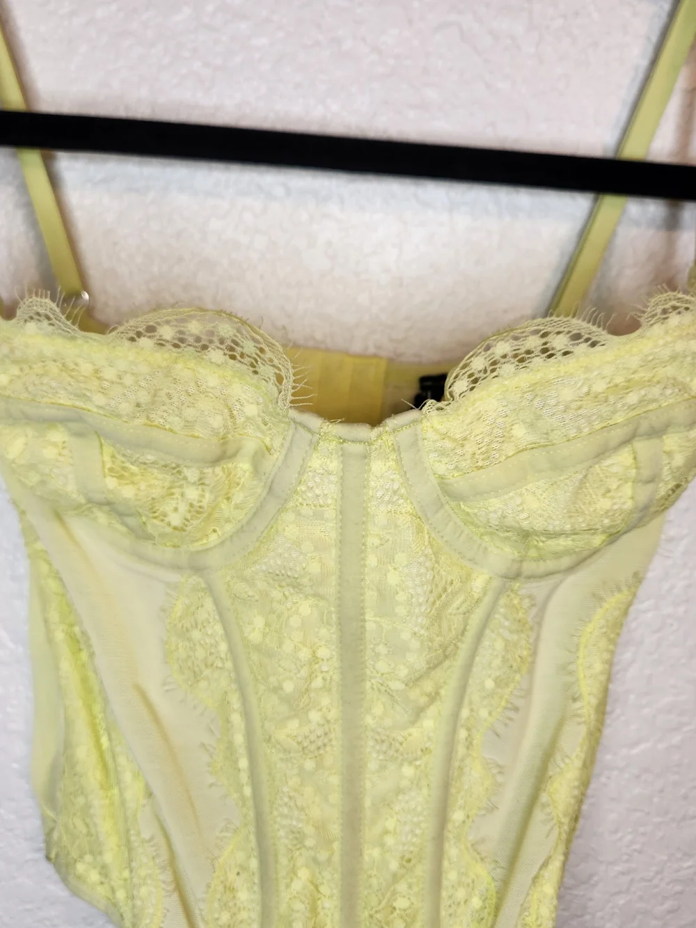 Out From Under Mordern Love Corset Lace Bustier Camisole in Pale Yellowsize M